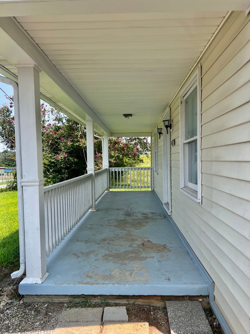 AVAILABLE AUGUST 15! 3 Bedroom Home Near Downtown Clarksville – photo 4