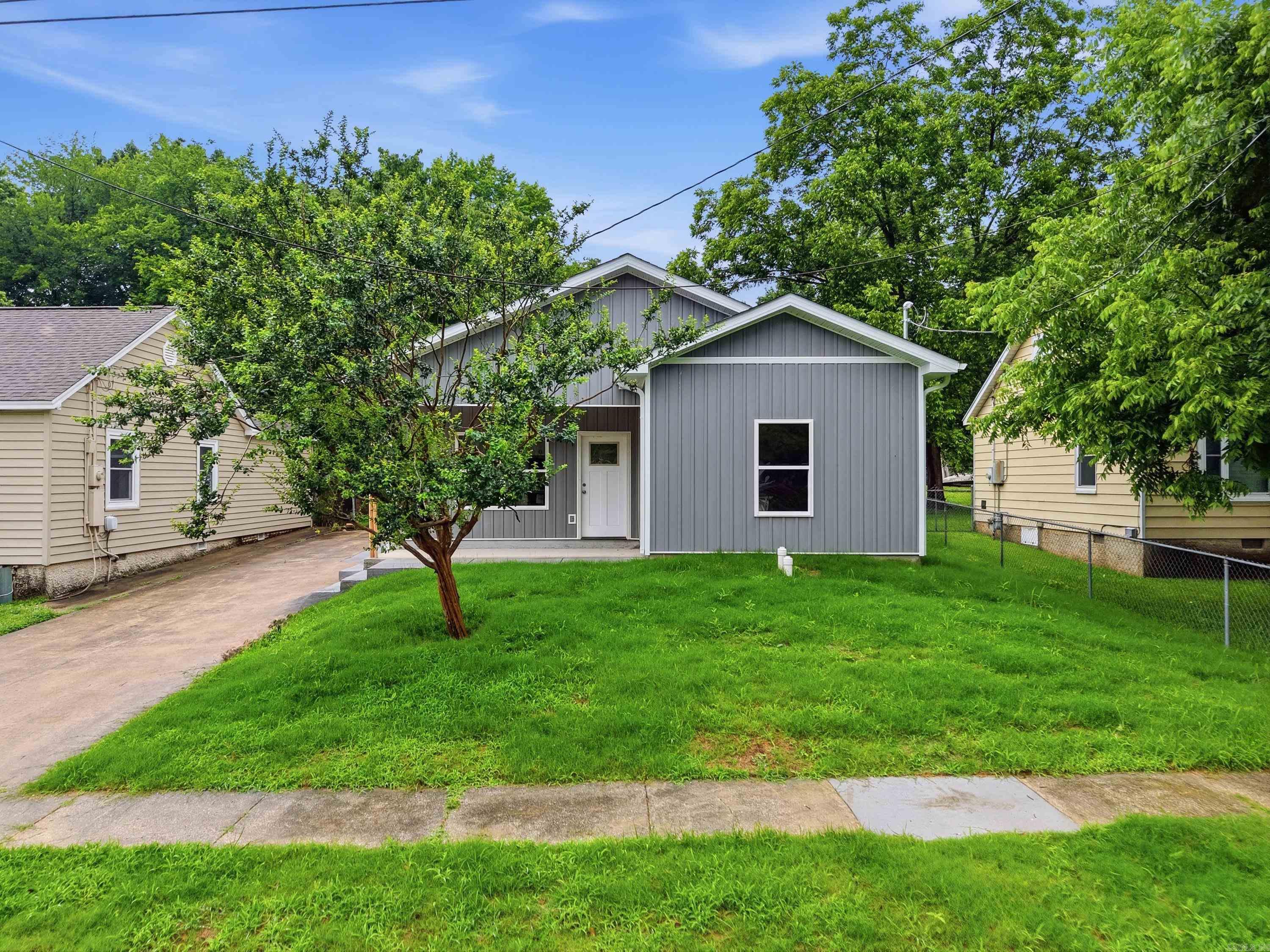 717 Burton St – photo 1