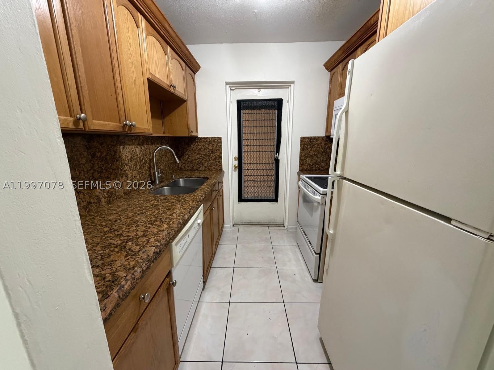 8704 NW 35th St – photo 4