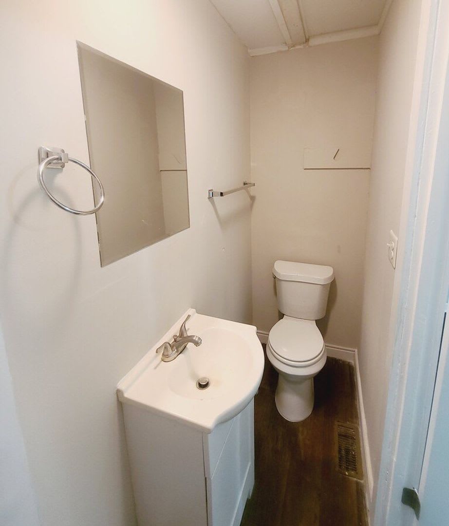 Room in 2 Bedroom Home at Celia Ave – photo 4