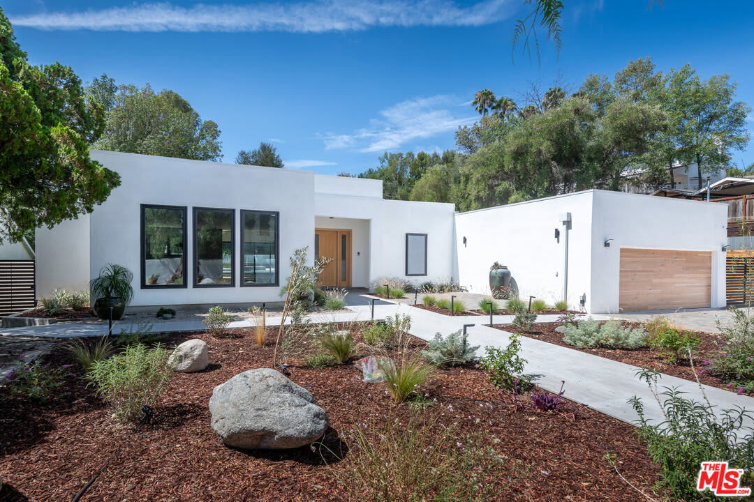 23346 Calvert Street – photo 4