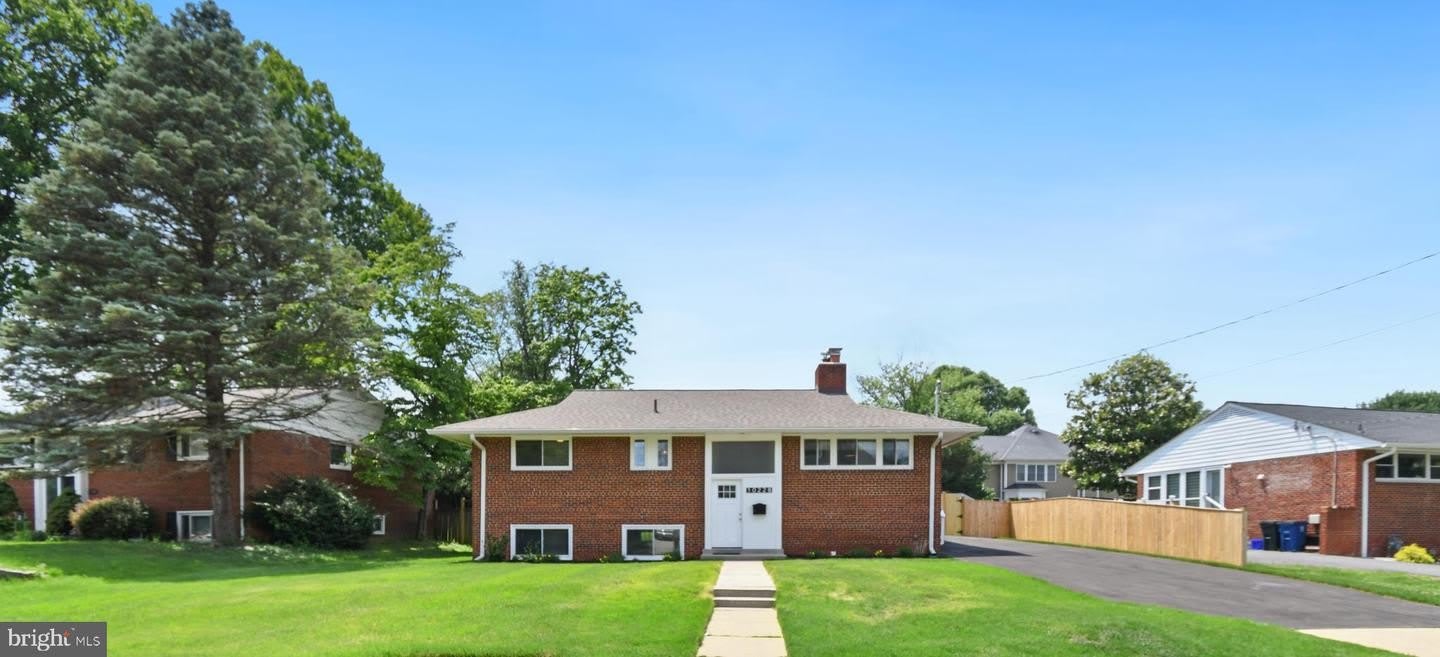 10228 FARNHAM DR – photo 4