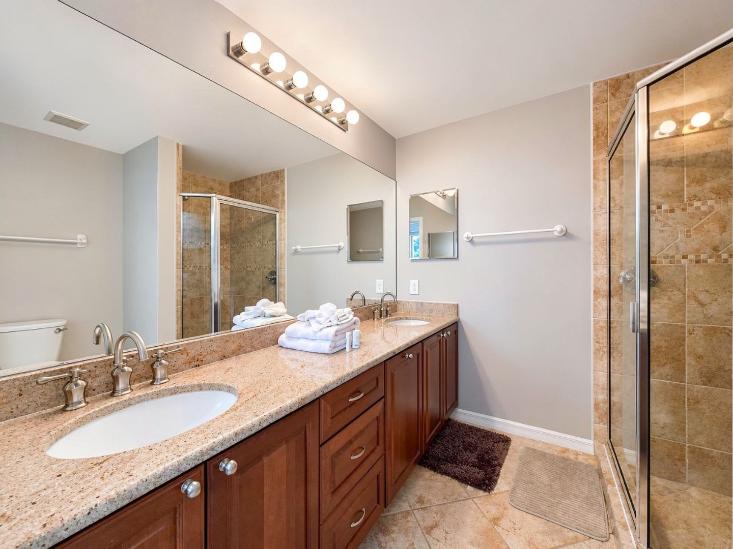 Beautifully furnished 2BR/2BA first-floor condo – photo 5