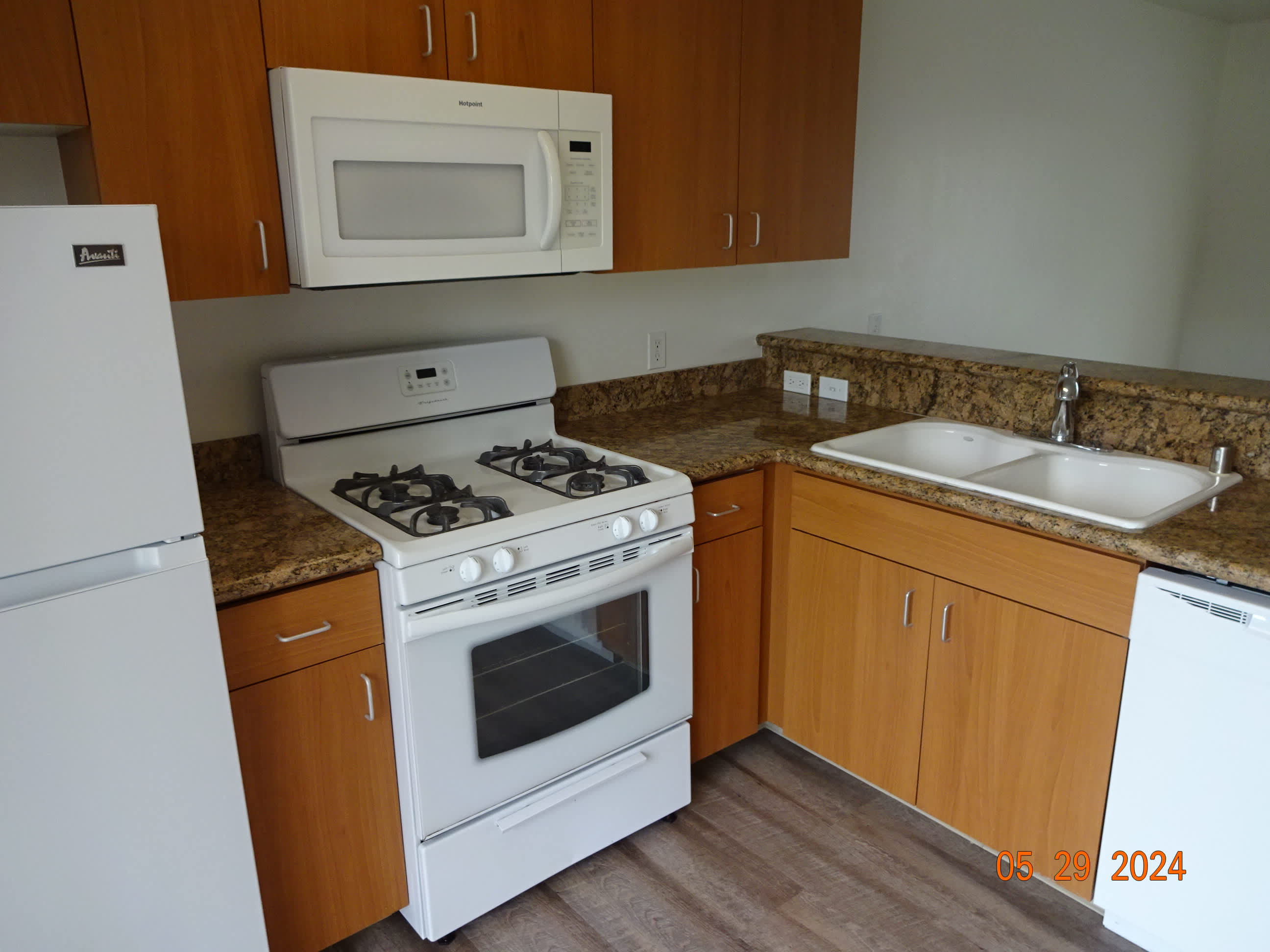 585 W Harvard Blvd – photo 4