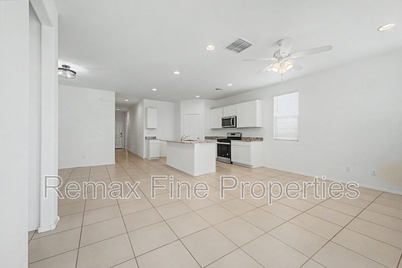 15543 W Desert Hollow Drive – photo 4
