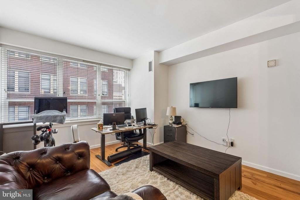 1425 LOCUST STREET – photo 1
