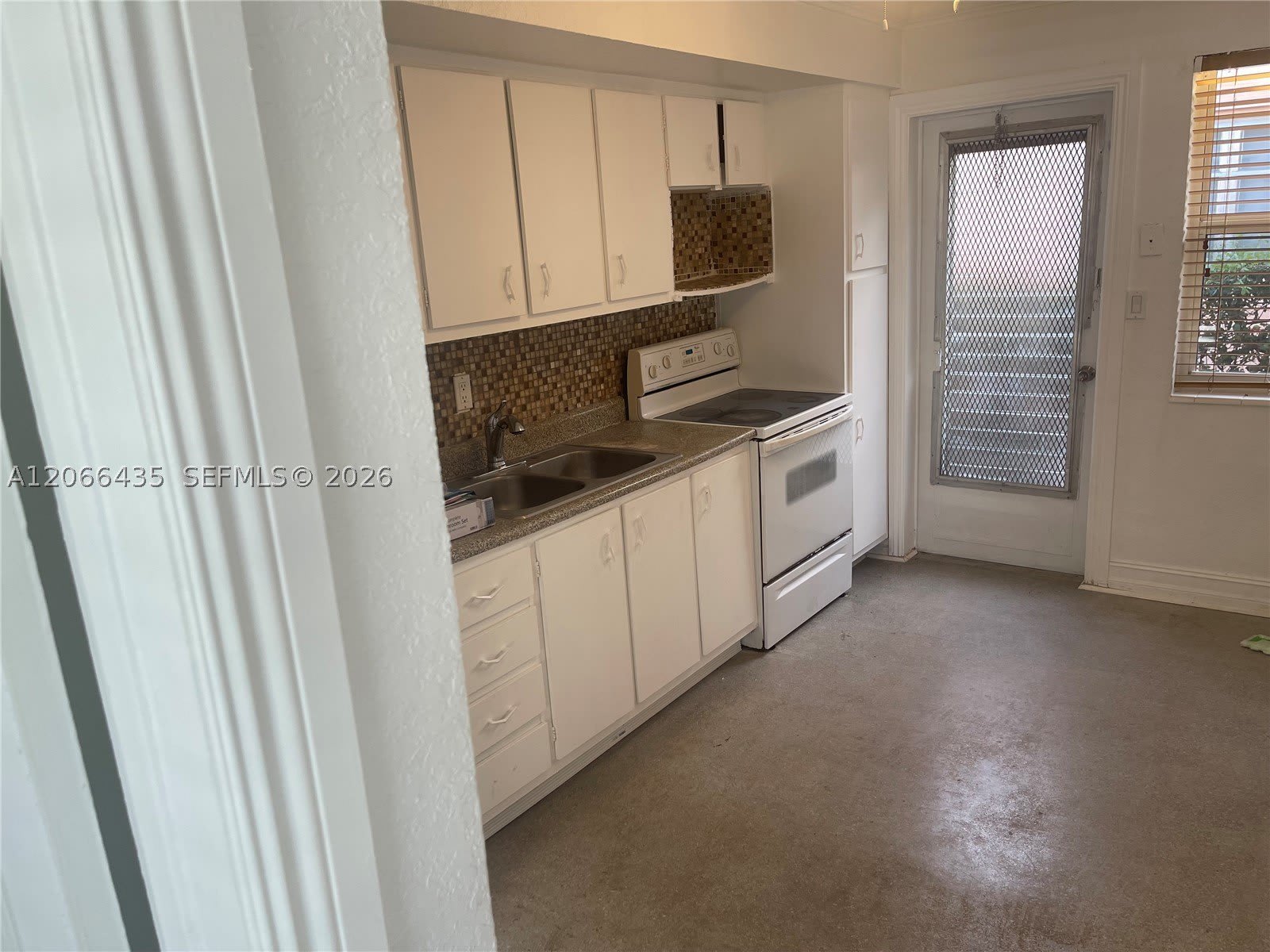 1400 N 16th Ave – photo 2