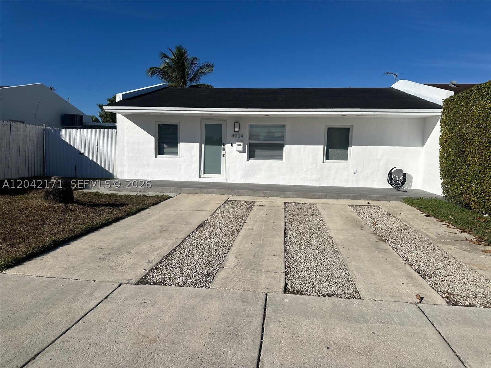 4924 SW 131st Ave – photo 1