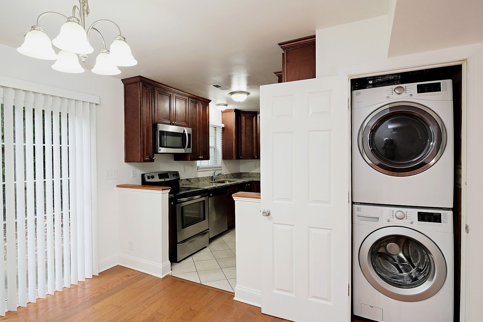 Pet-Friendly 3BR Duplex Near 5th Street Station, Downtown, & UVA – photo 4