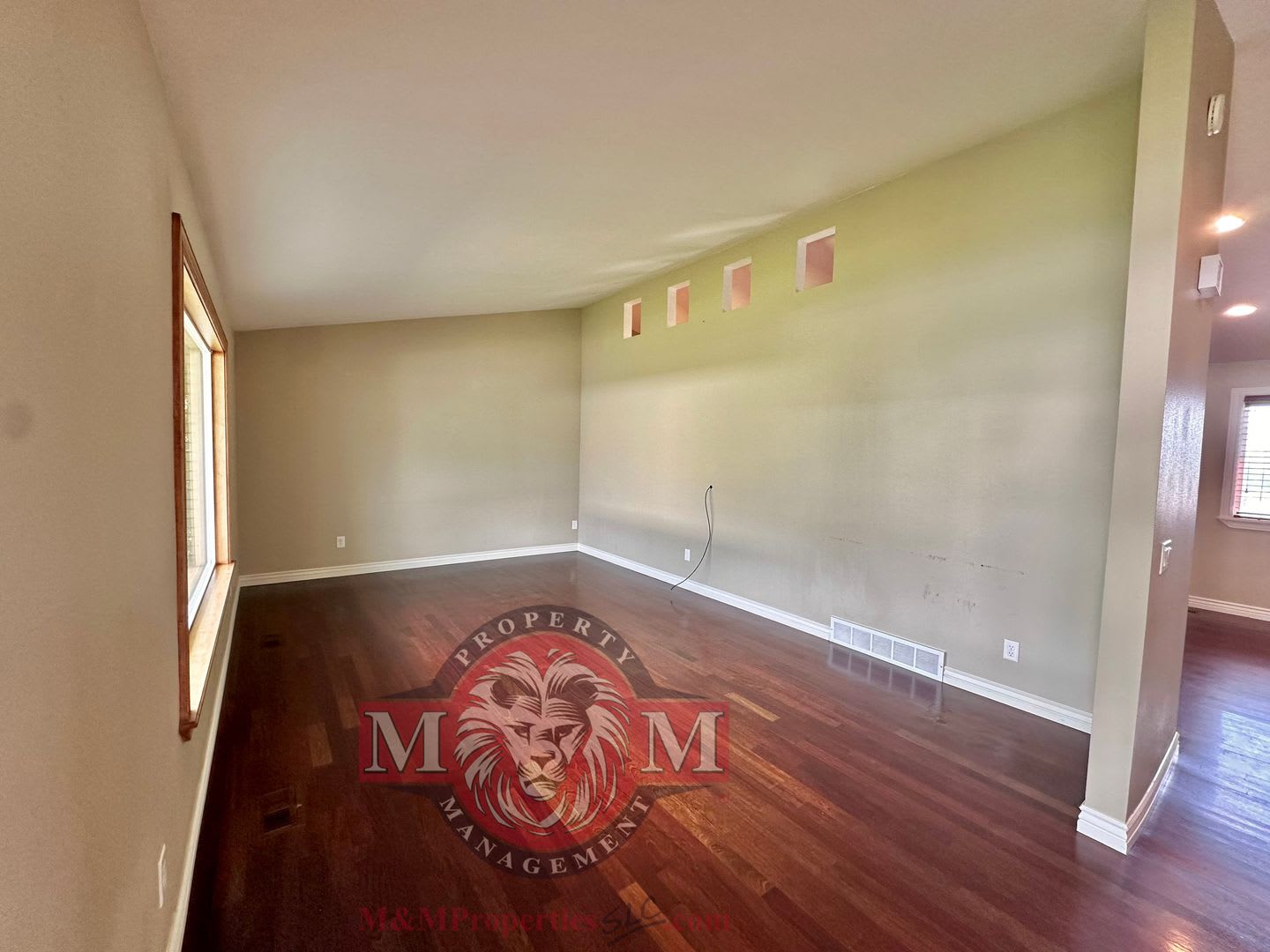 4 Bed 3.5 Bath Beautiful Home In Sandy – photo 5
