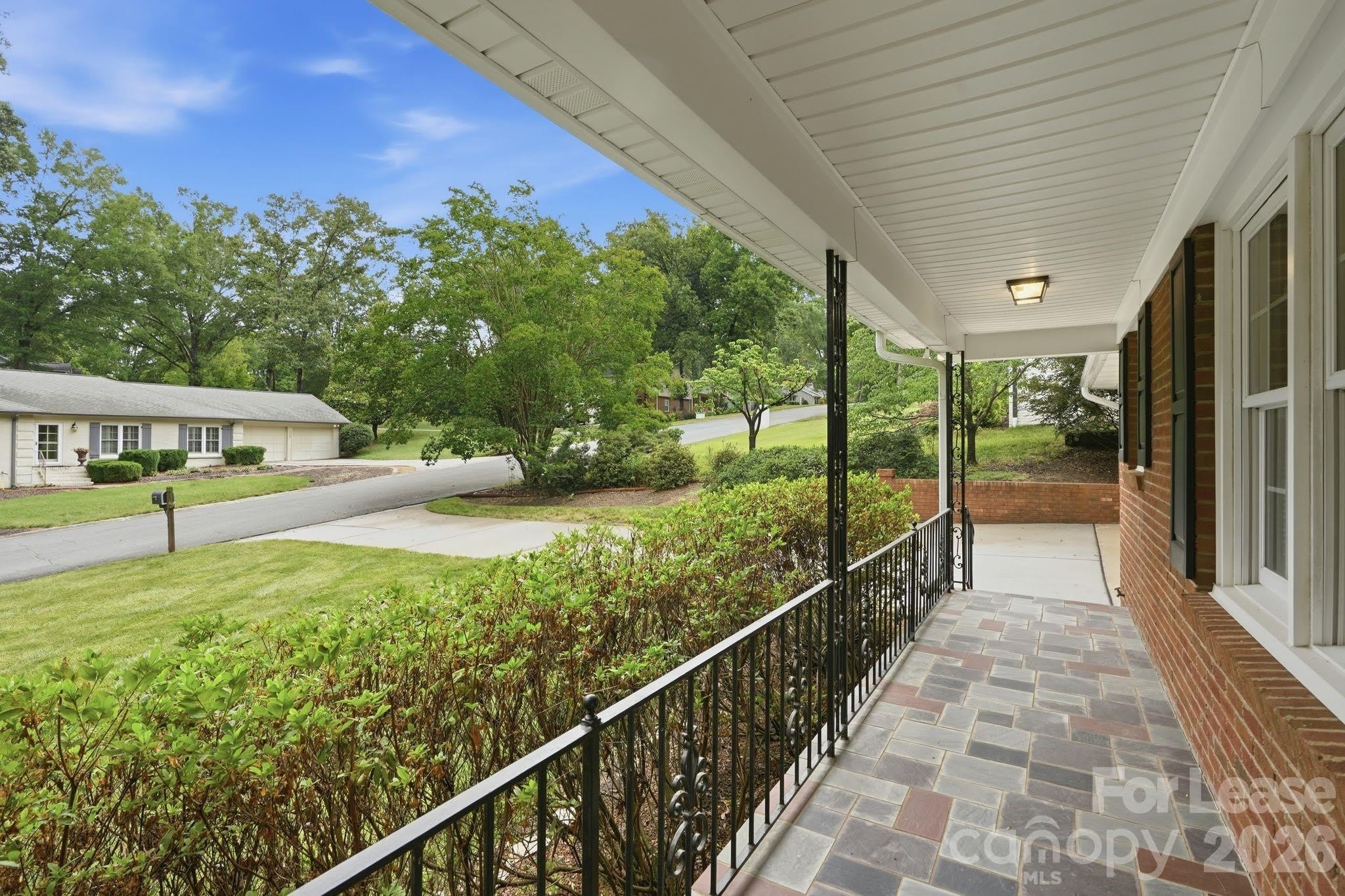 926 Shady Bluff Drive – photo 2