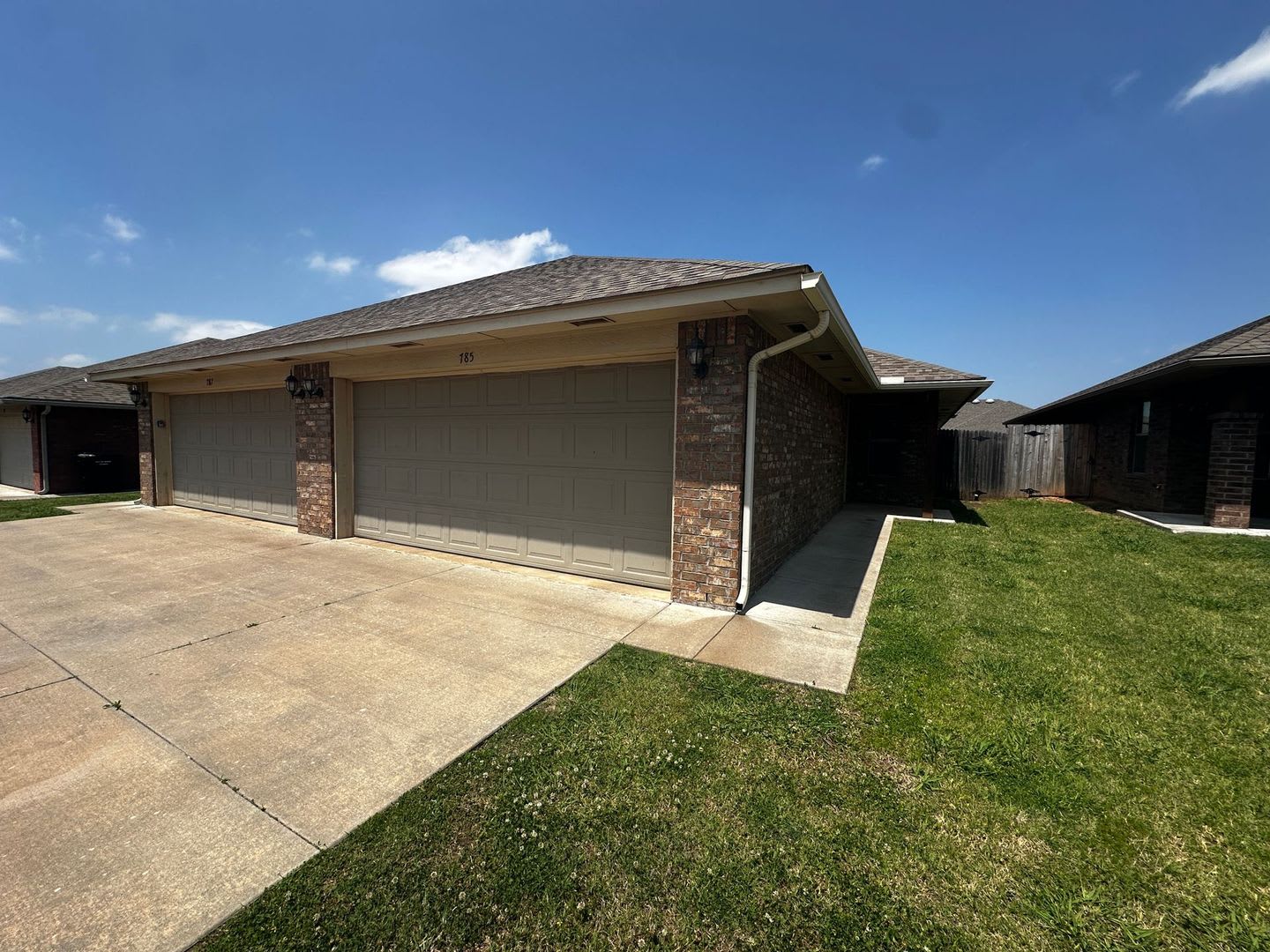 3 Bedroom 2 Bathroom 2 Car Garage Duplex In Moore – photo 2