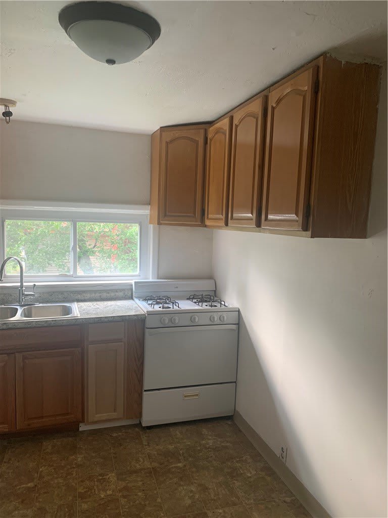 310 Knox St – photo 5