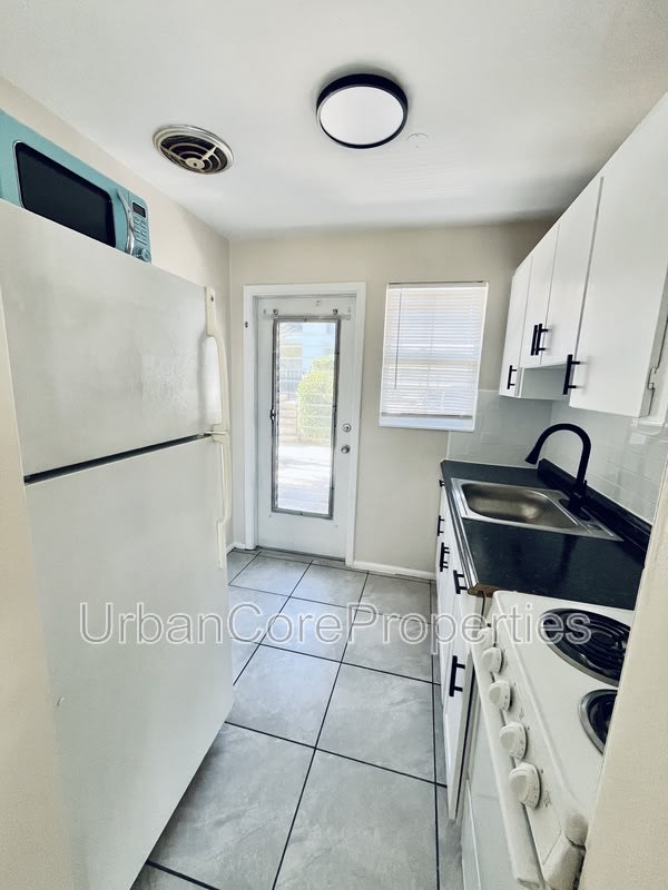 311 24th Ave N – photo 4