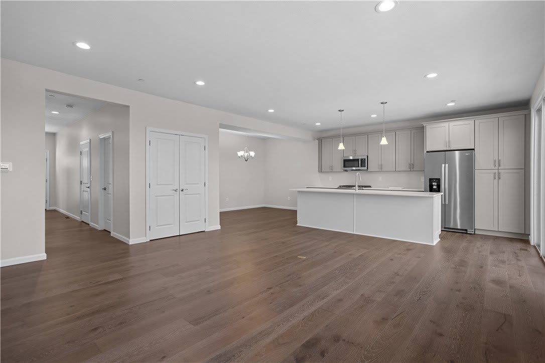 413 Walnut Ct – photo 2