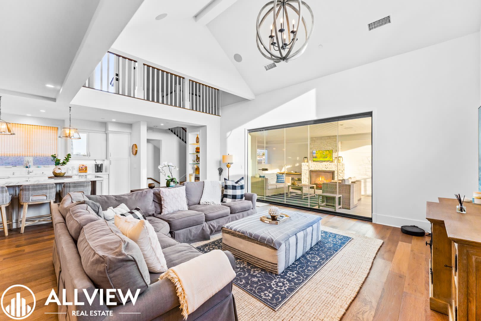 Gorgeous 3 Bed 3 5 Bathroom Home Available Month To Month In The Highly Desired City Of Corona Del Mar – photo 5