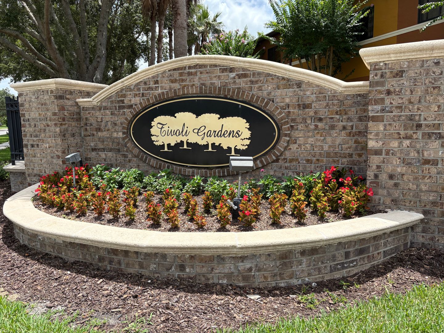 Beautiful Corner Unit Townhome In Gated Tivoli Gardens 3 Bedrooms Loft Conservation Views – photo 5