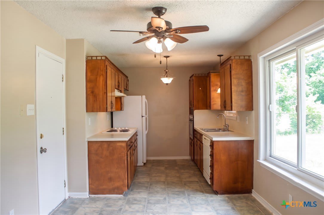211 E Hogan Drive – photo 5