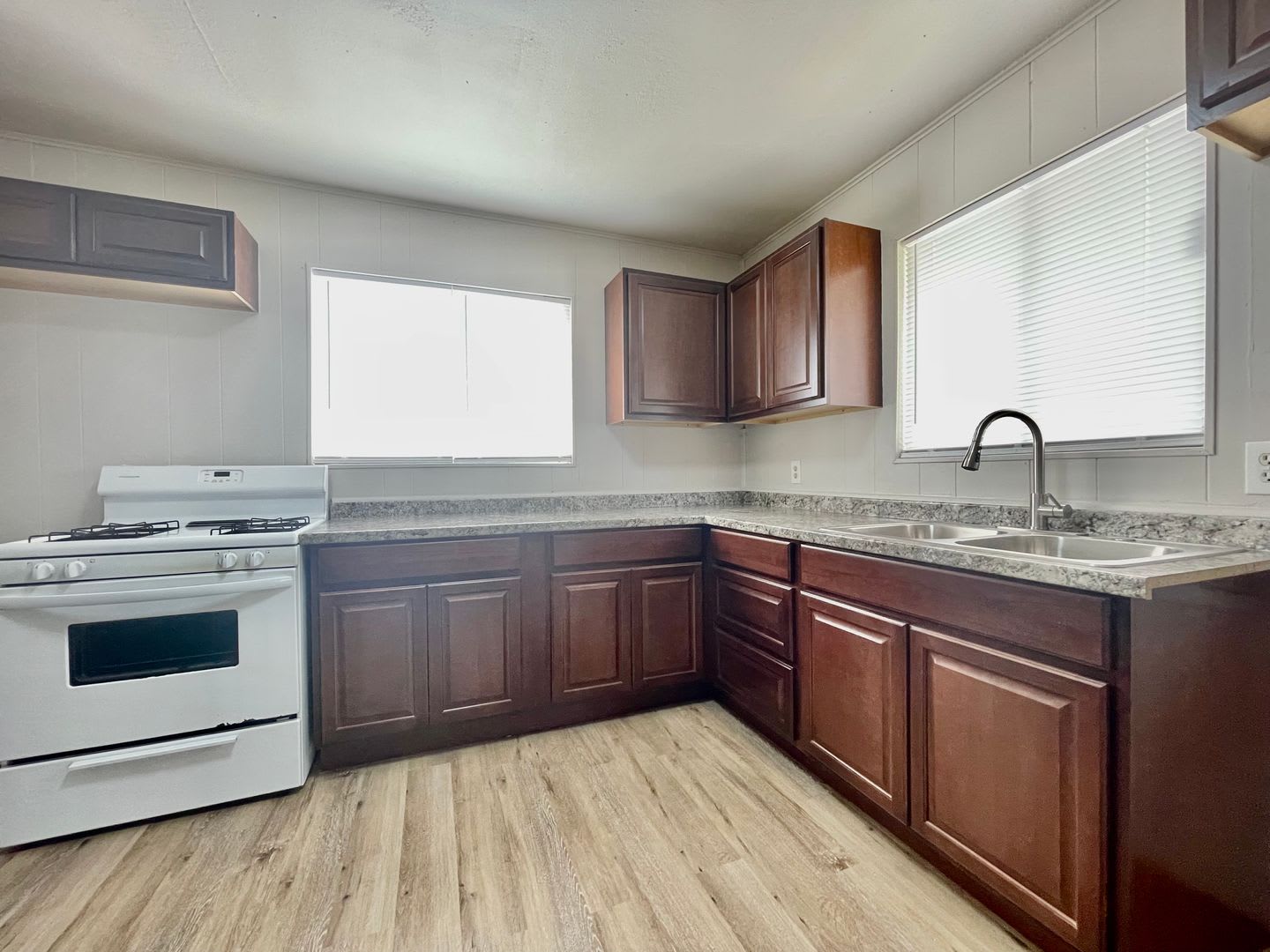 2 Bedroom 1 Bathroom Duplex Unit – photo 1
