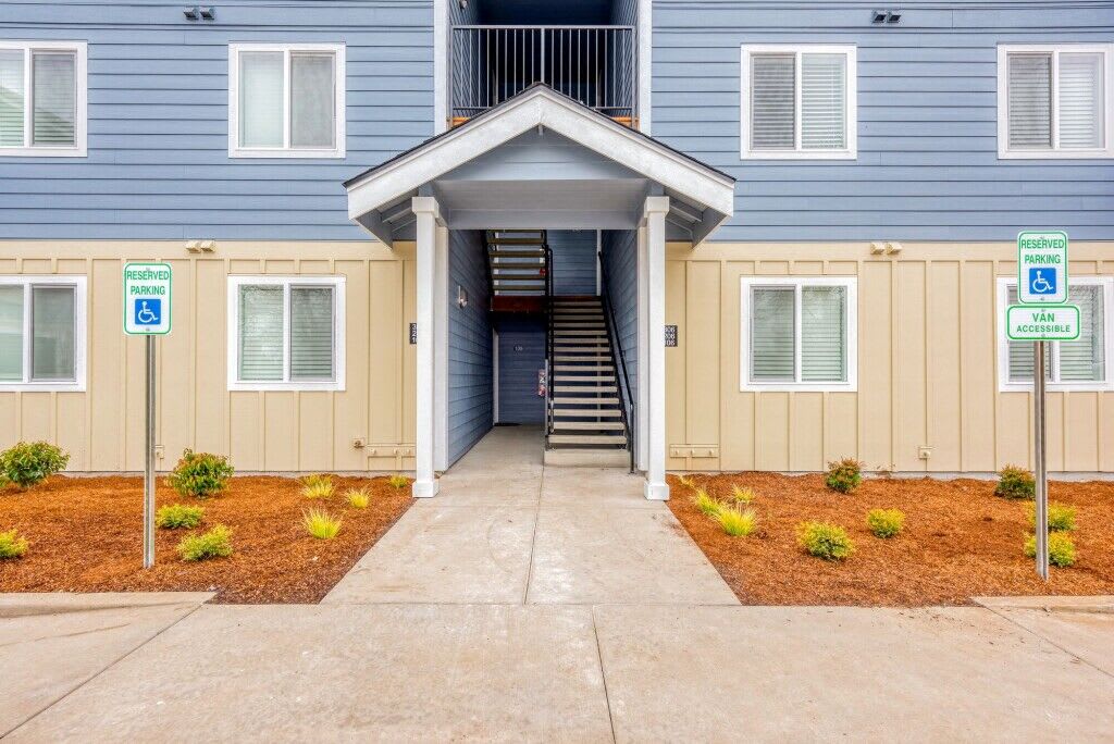 Queen Court Apartments – photo 4