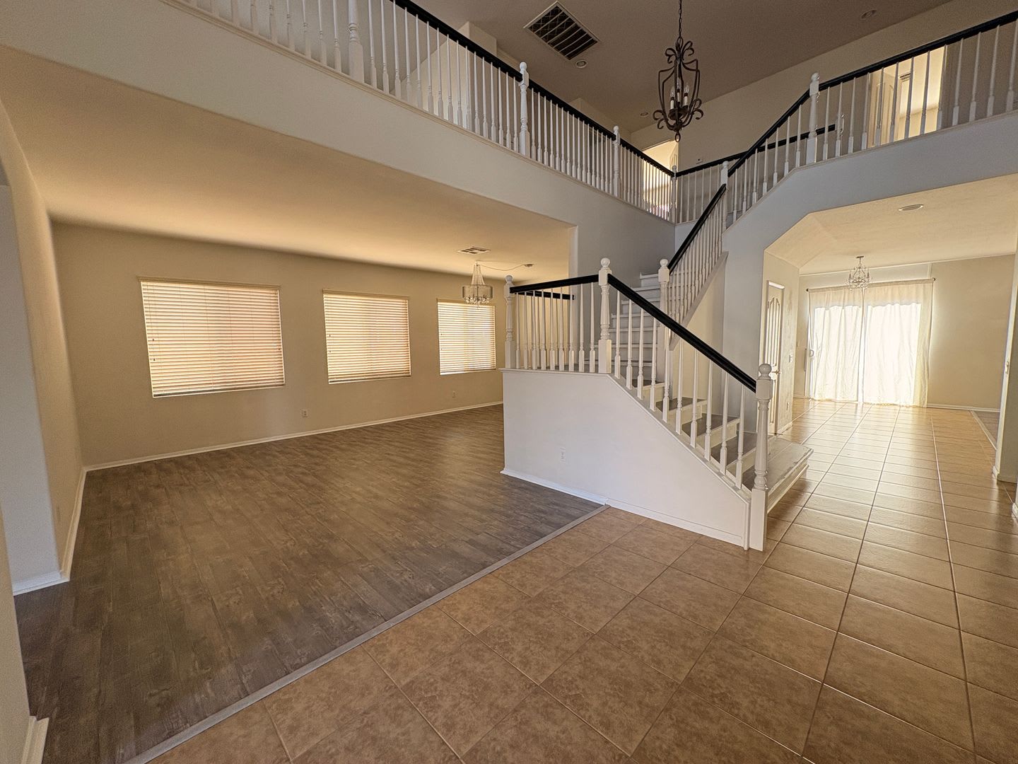 Eastvale Great Neighborhood 4 2 5 Executive Home Quiet Neighborhood Available Now Only 2 Car Garage Spaces 2 Driveway Spaces Street Parking Available – photo 4