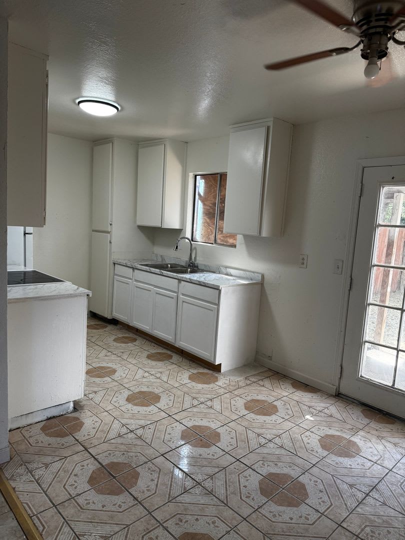 Charming 3BR Home in Stockton – photo 1