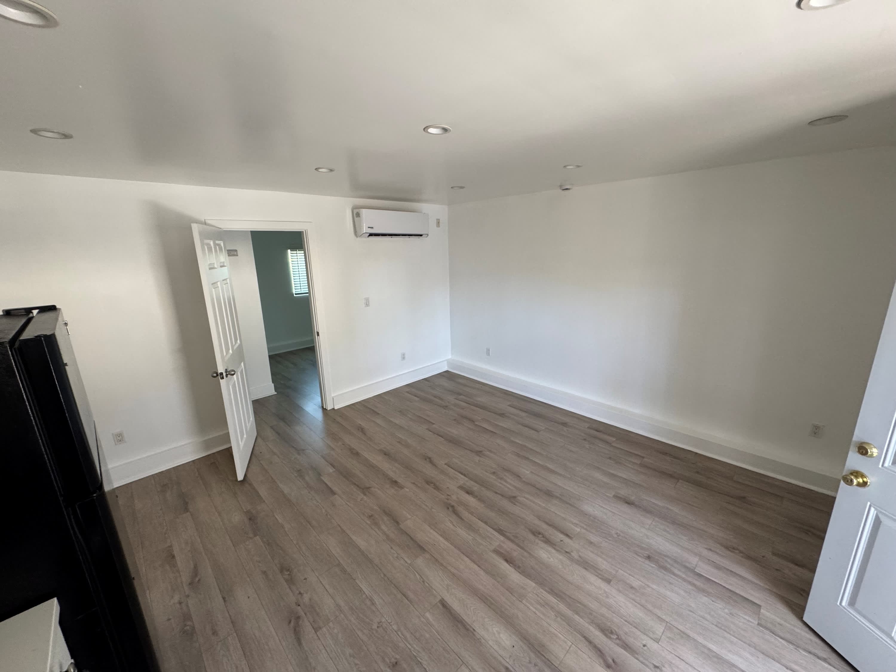 1114 3 4 W 55Th St – photo 3