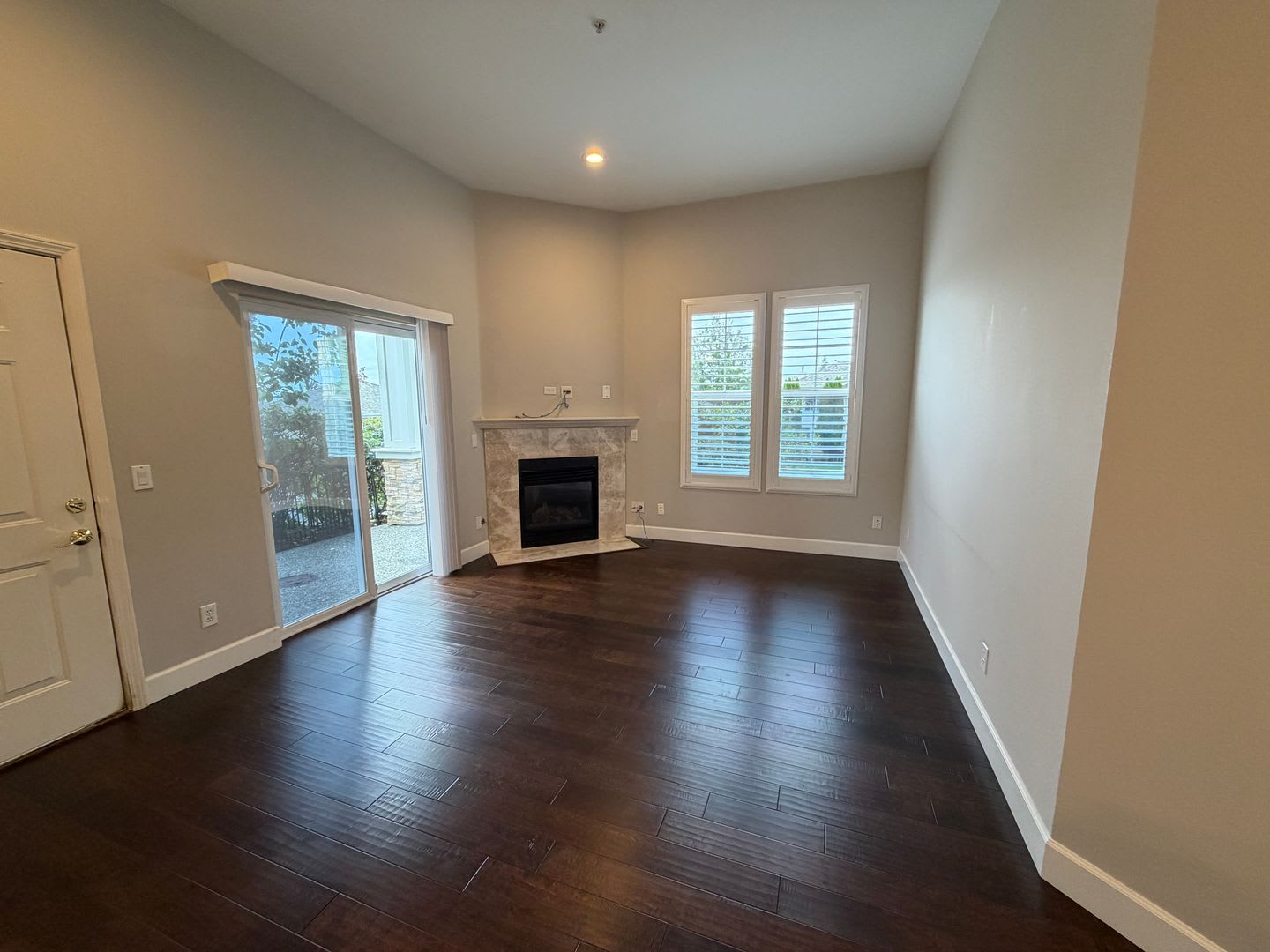 2Bd/2Ba Bellevue Condo – photo 2