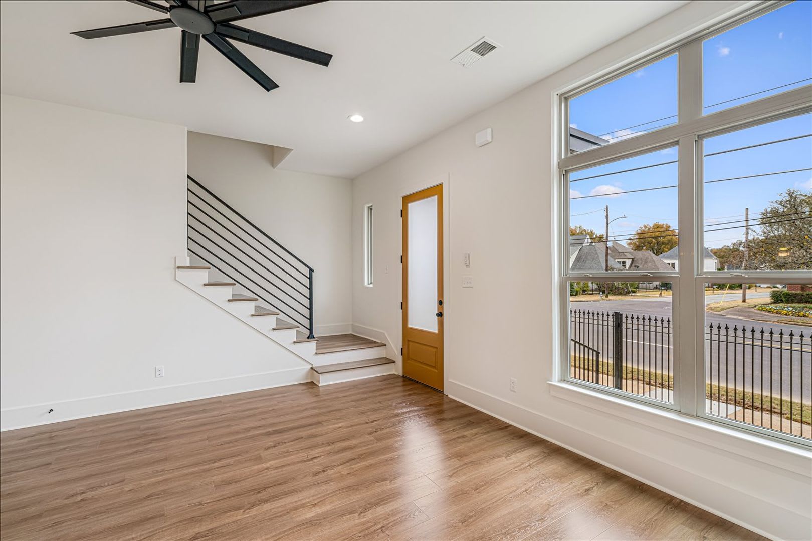 Brand New Luxury Townhome – photo 5
