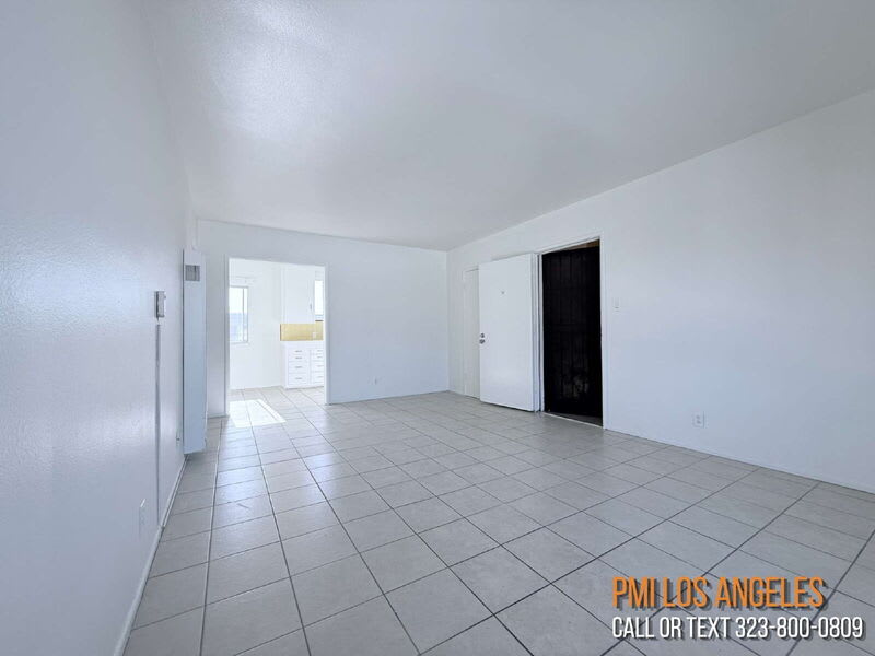 943 West 68th Street – photo 3