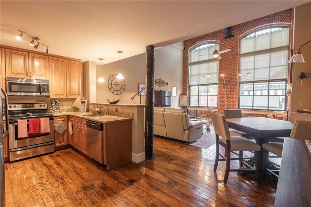 618 MAIN Street – photo 5