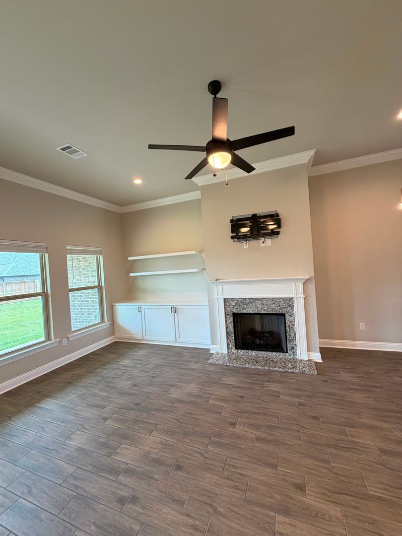 4 Bedroom 2 Bathroom in Canes Landing – photo 3