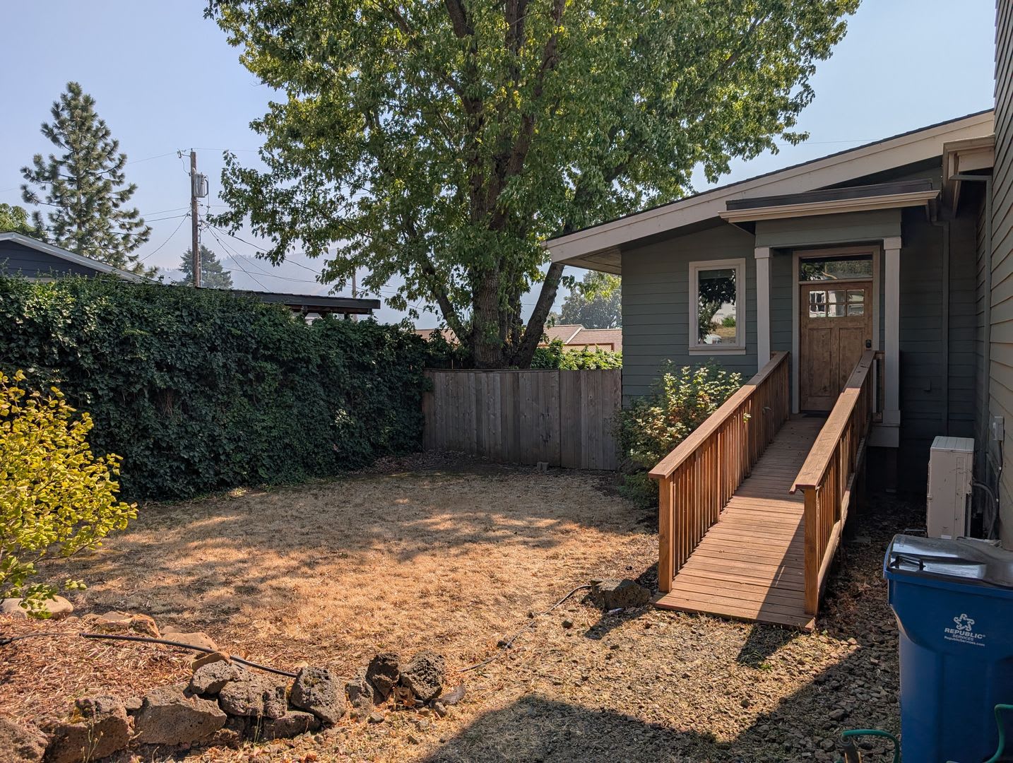 1 bedroom 1 Bath in Bingen, WA – photo 1