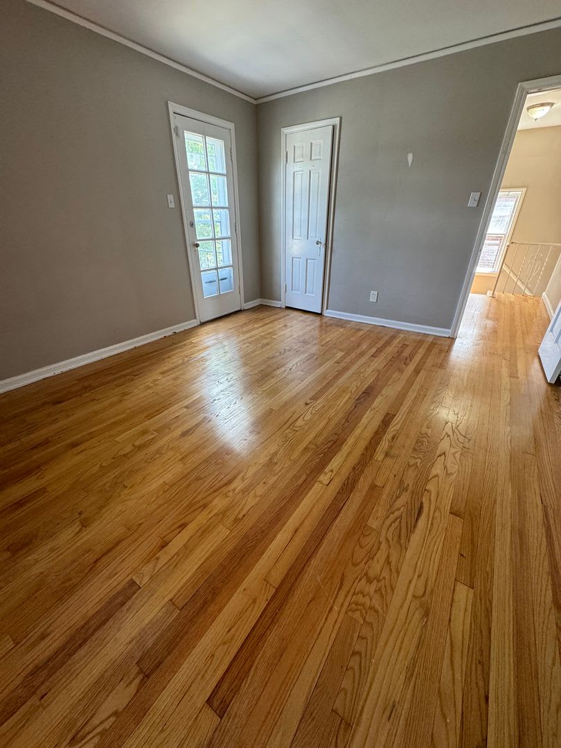 COMING SOON! 3-Bedroom Brick Colonial in Greenwich – photo 5