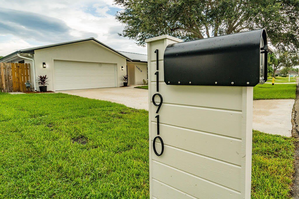 11910 Butternut Street – photo 2