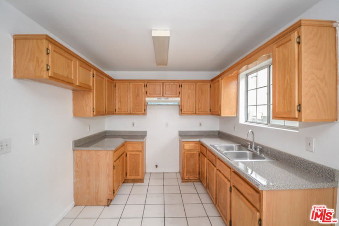 3722 WALL St – photo 2