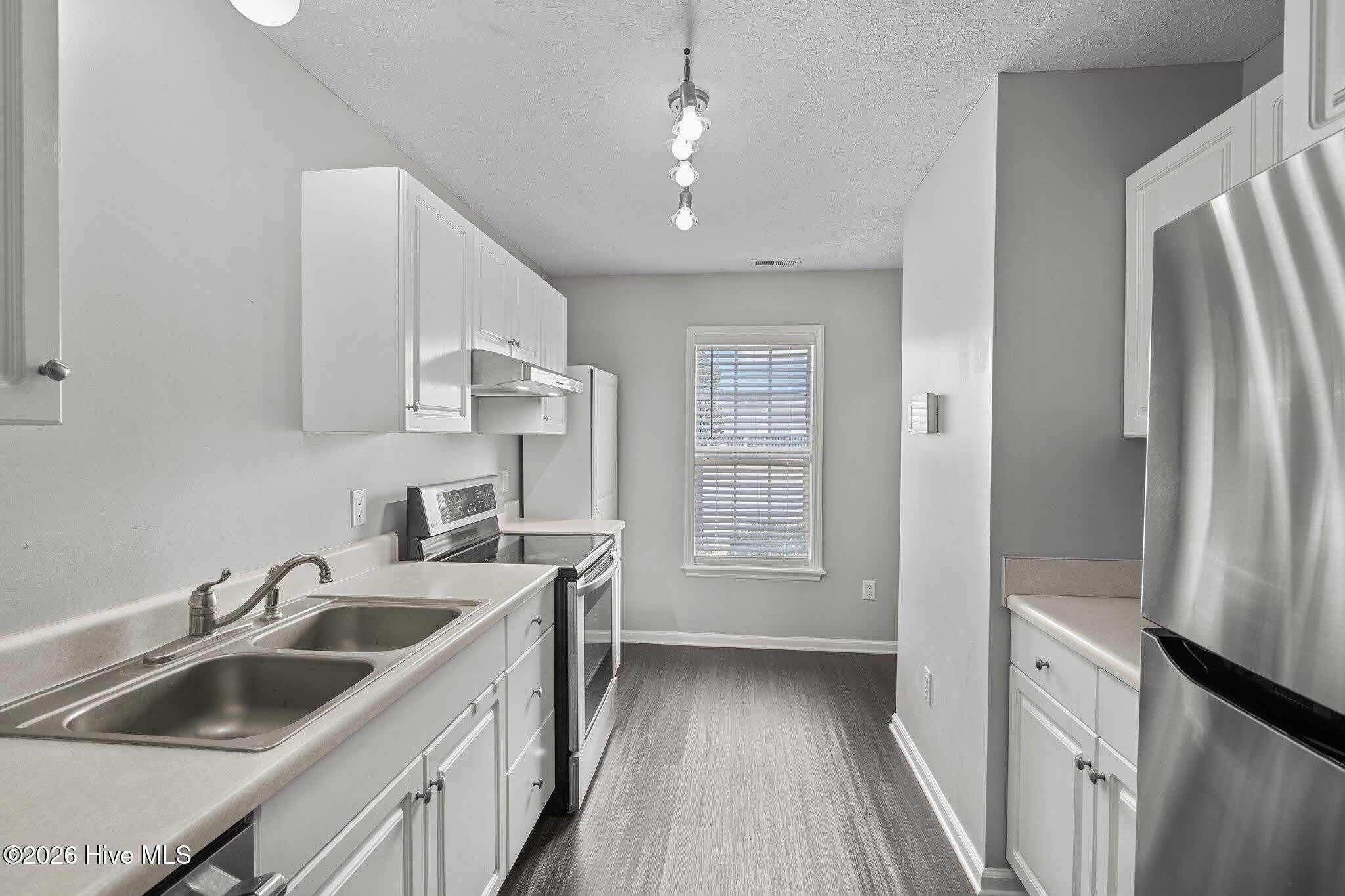 225 John Court – photo 4