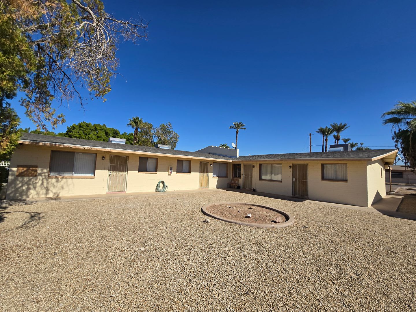 Great Location! Remodeled 1 bed 1 bath – photo 1