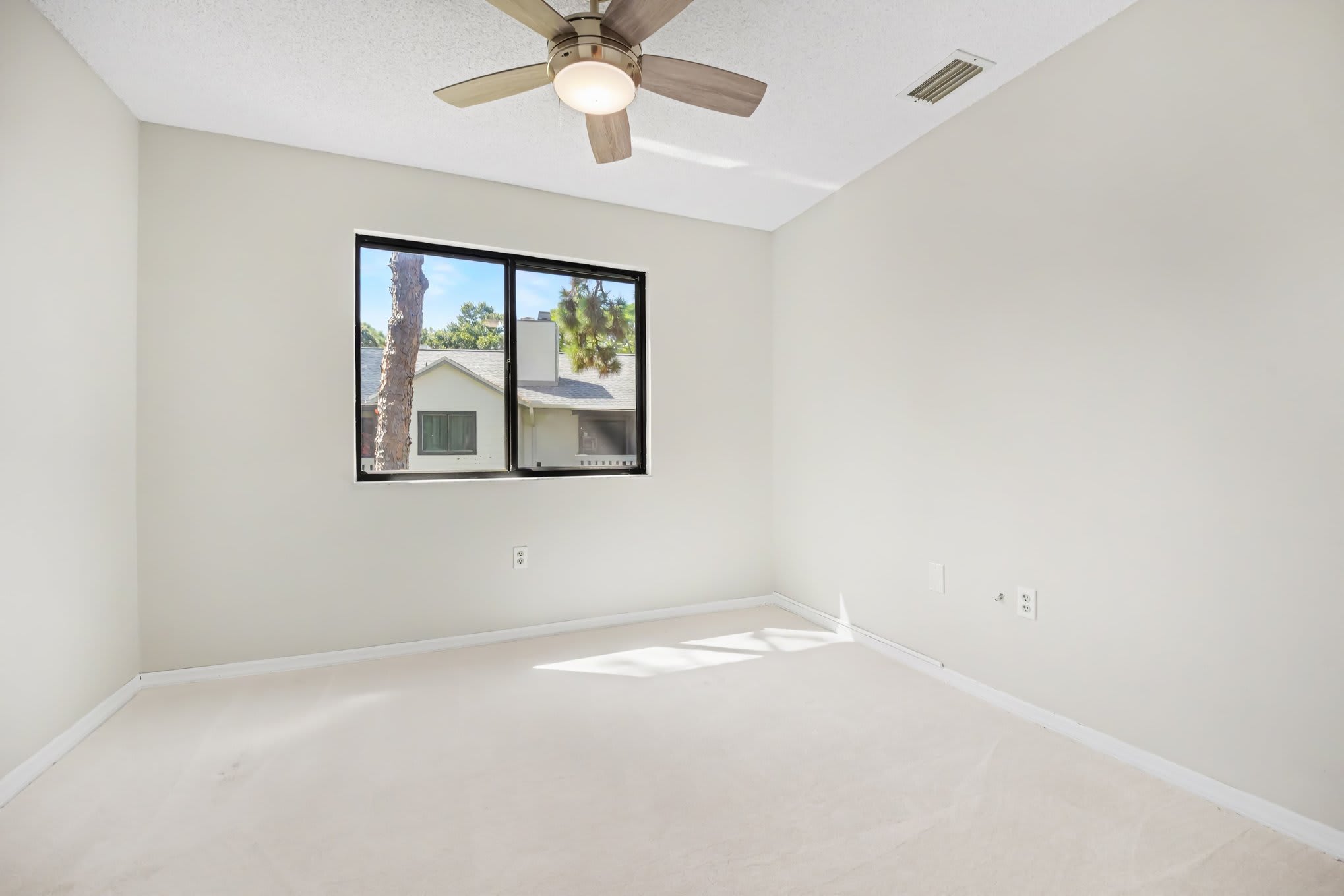 9000 York Lane – photo 5