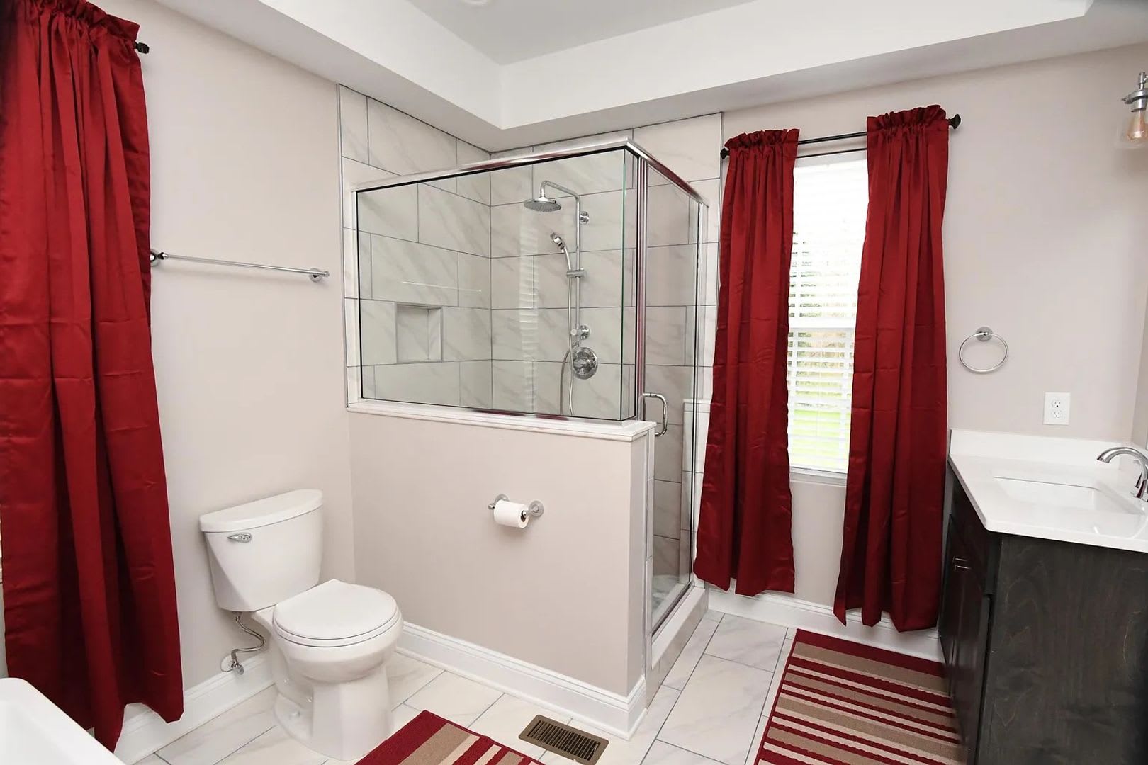 Room in 4 Bedroom Home at S Person St – photo 5