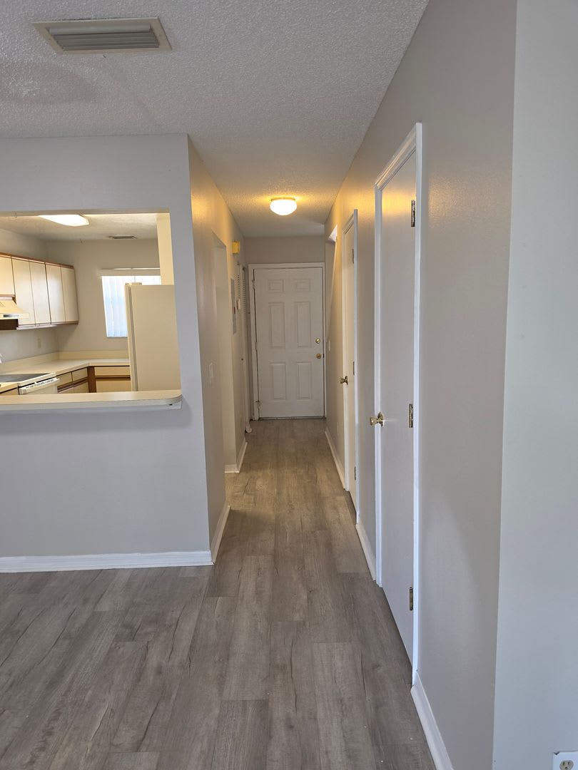 FOR RENT!! CLEAN AND COZY TWO STORY TOWNHOME (PRIVATE YARD)... – photo 4
