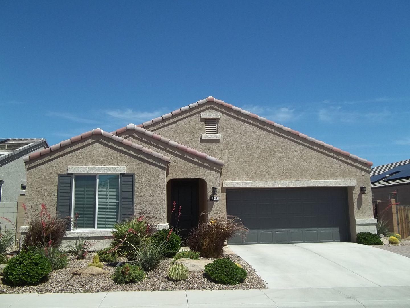 Stunning Fully furnished home 3 bed 2.5 baths 2056 sq ft w/heated pool!!! Must see will rent fast! – photo 1