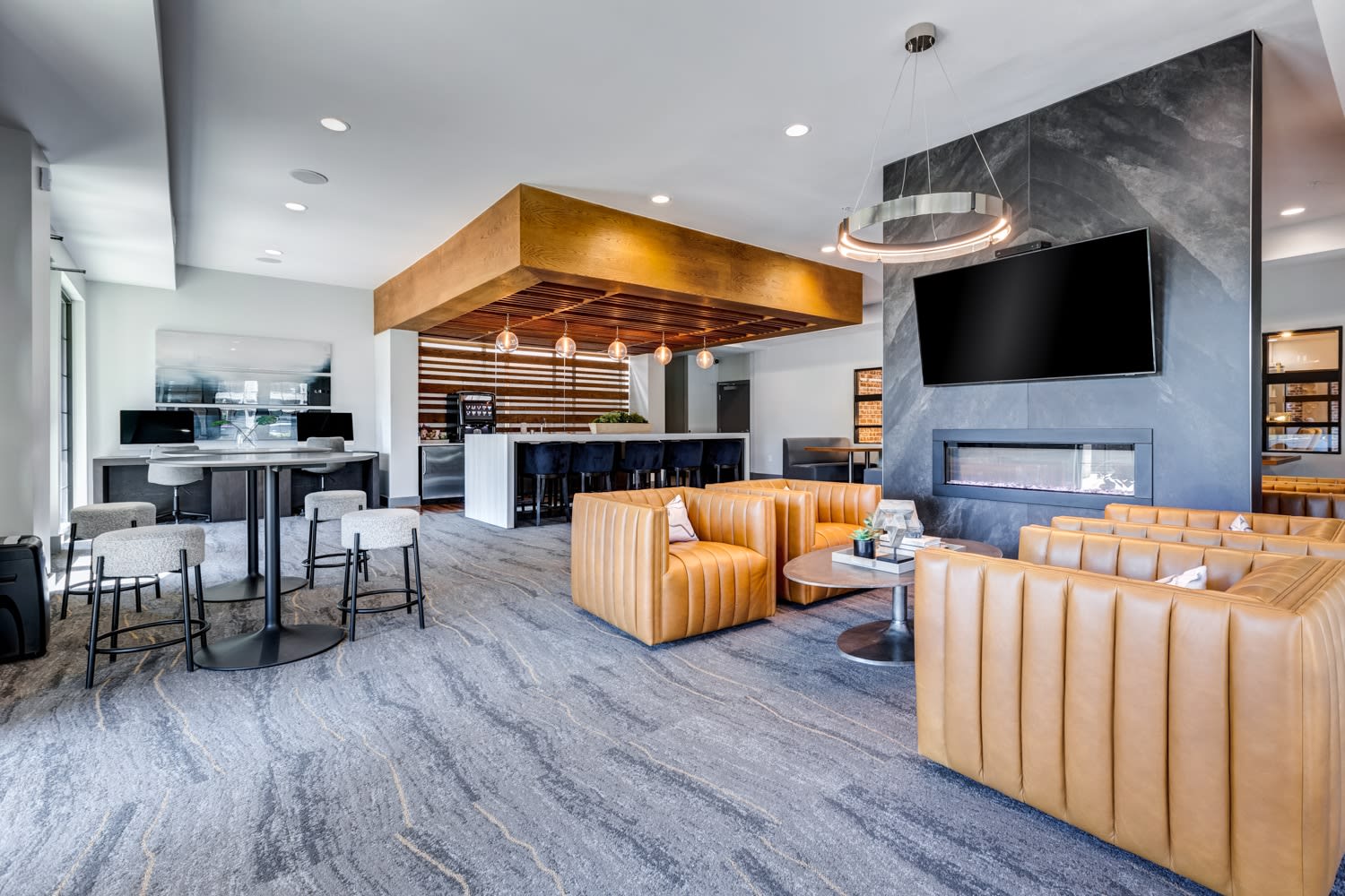 District West – photo 5