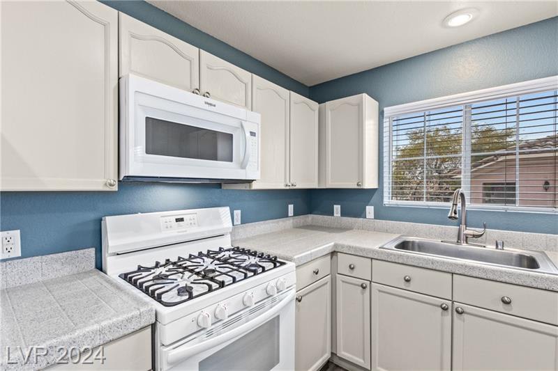 352 Amber Pine Street 201 1 – photo 3
