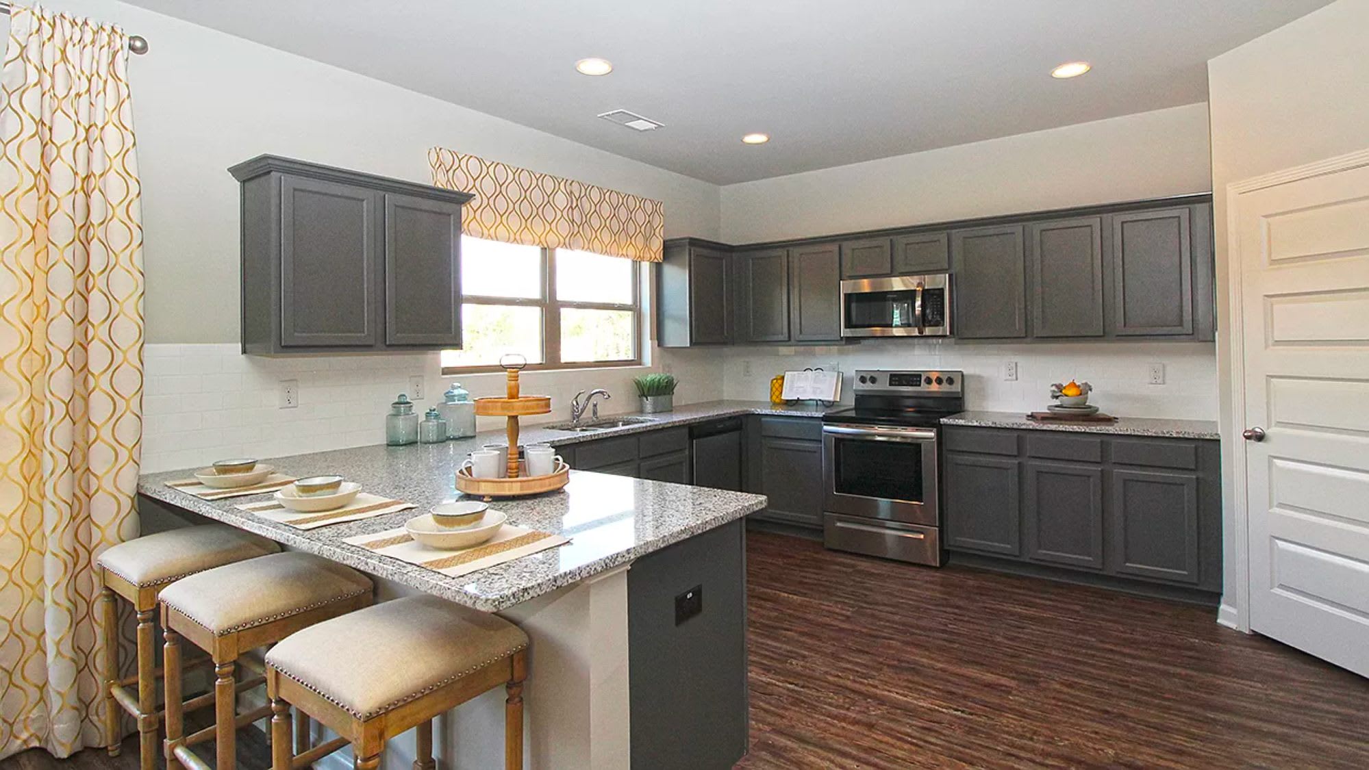 632 Emporia Loop – photo 2