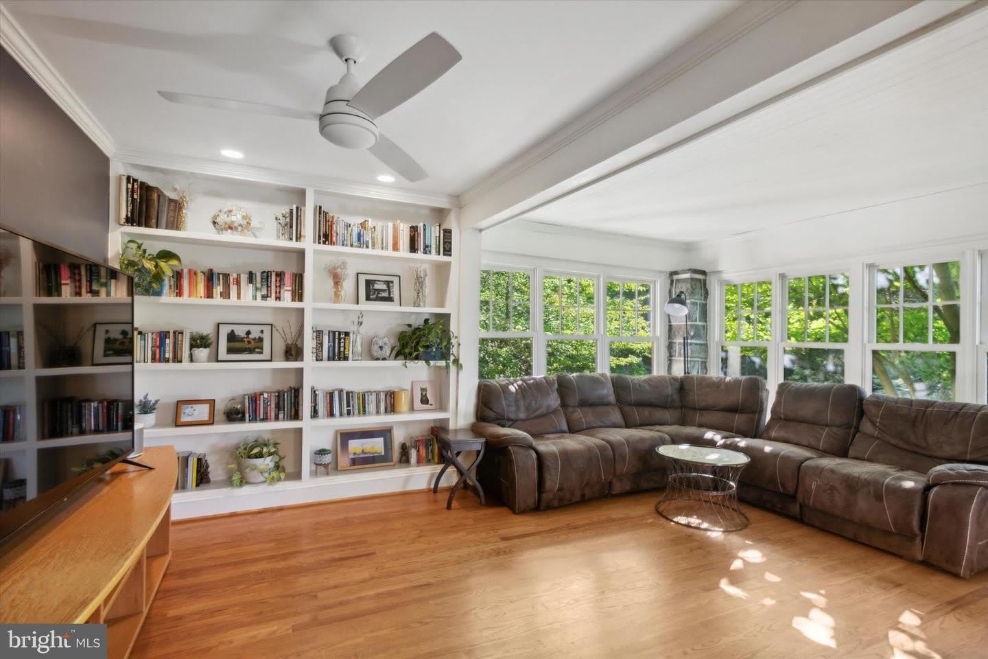 626 LAKESIDE AVE – photo 2