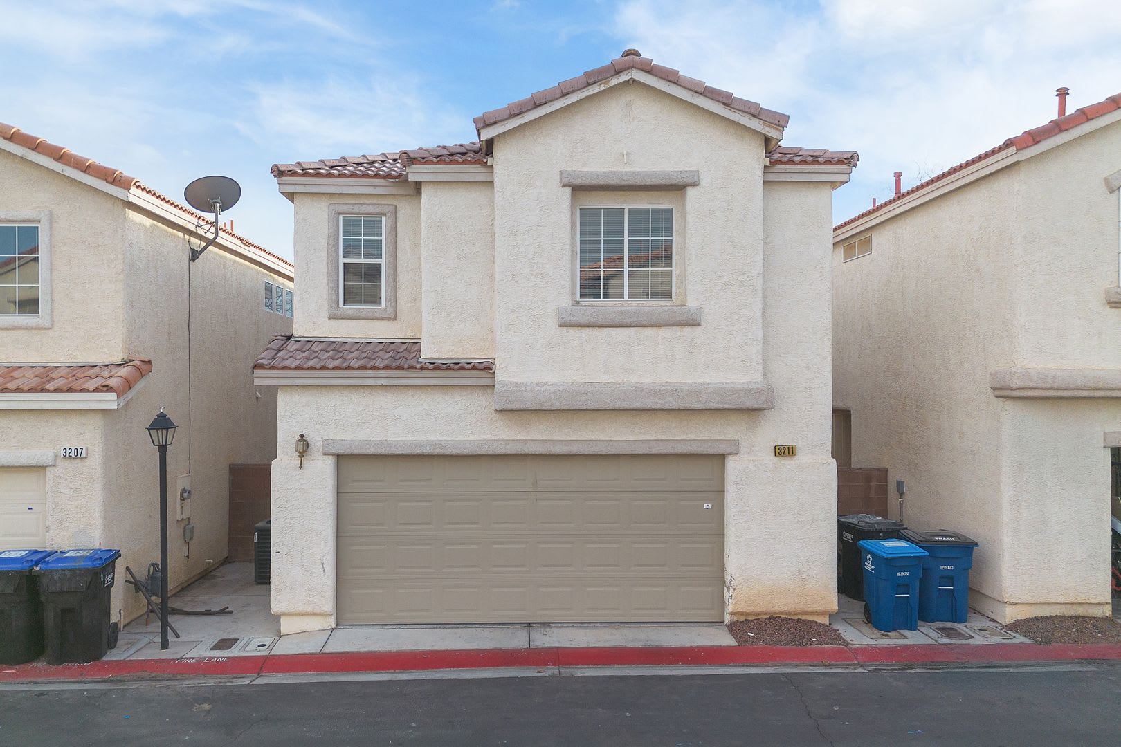 Stylish Gated Community 3 Bedroom Townhome with Solar & Community Amenities! – photo 1