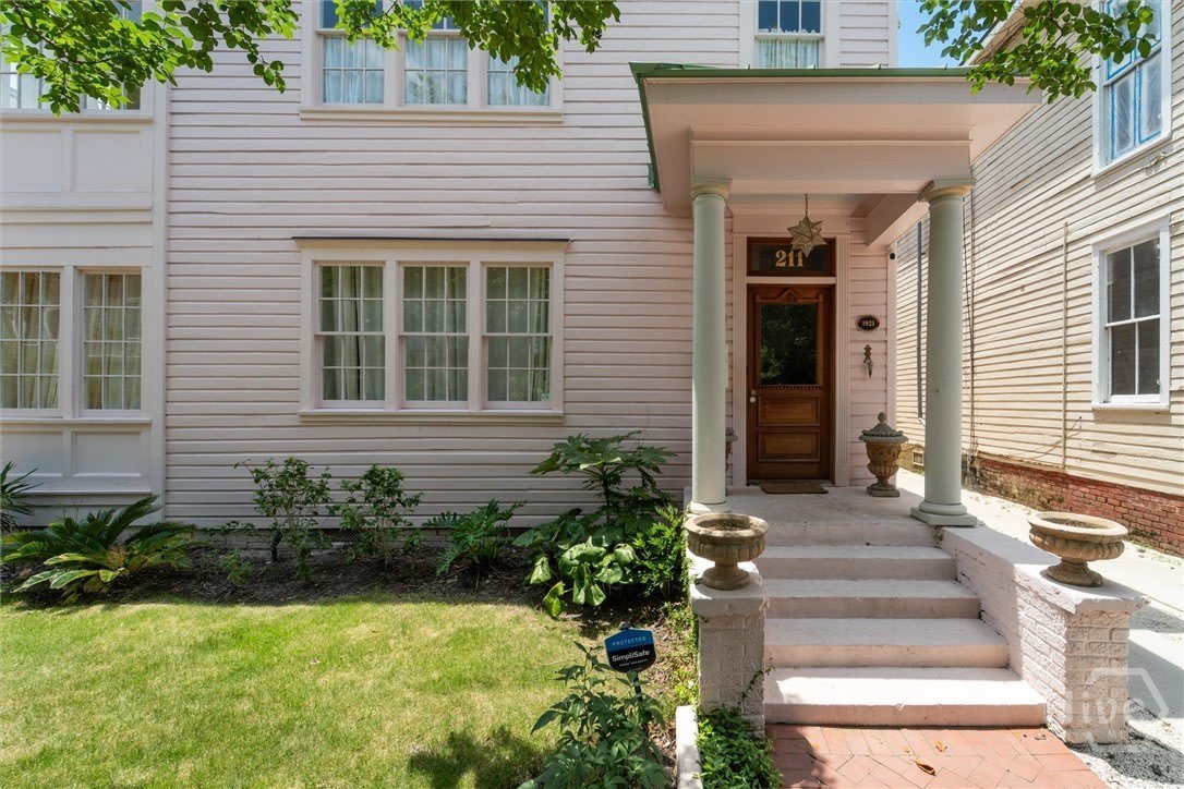 211 W 40th Street – photo 3