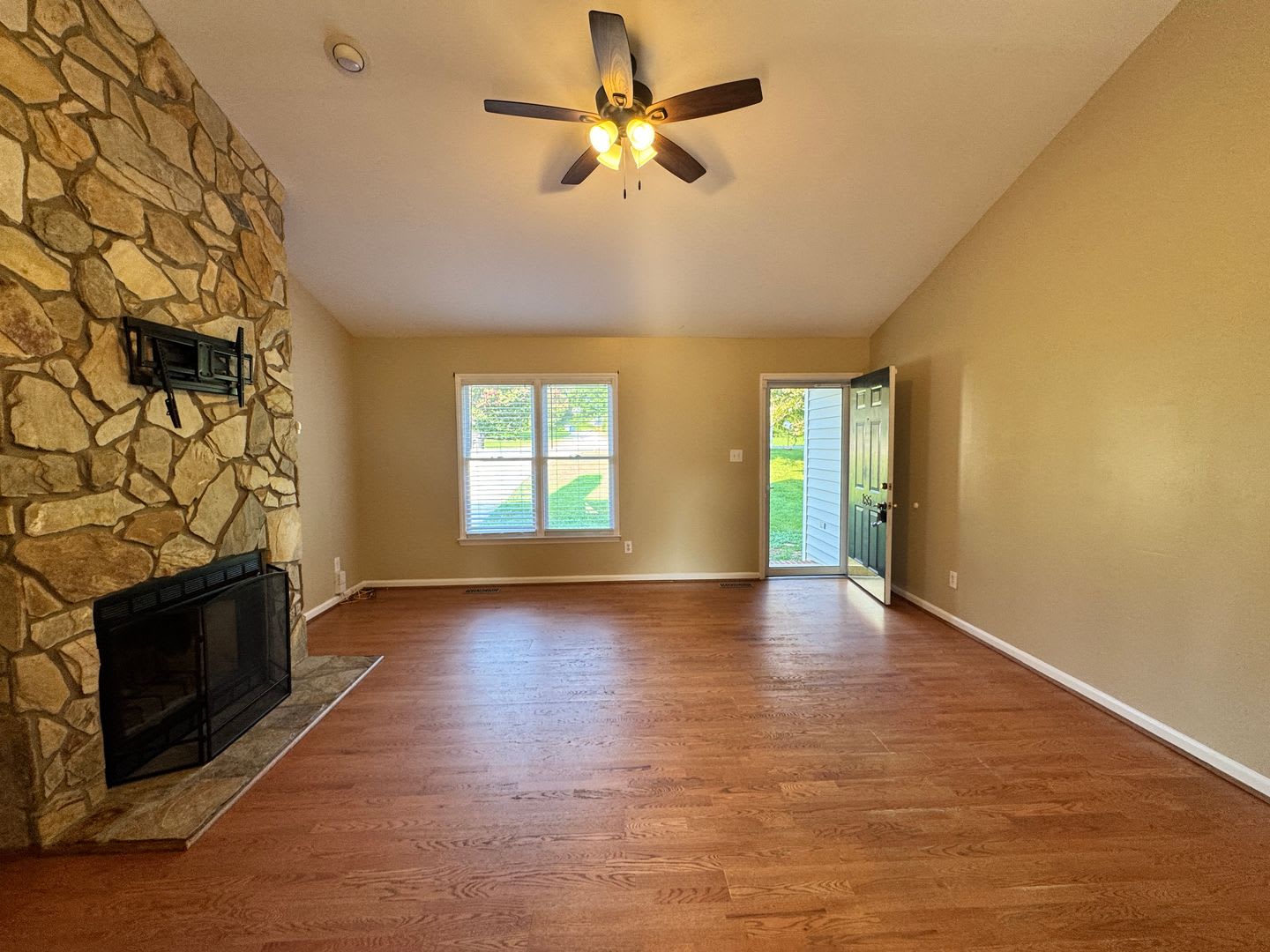 155 Lorraine Dr – photo 4