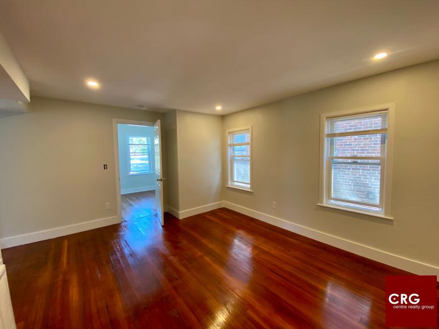 975 Chestnut St – photo 2
